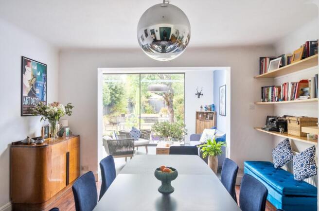 Queens Drive, Thames Ditton, Surrey, KT7 0TW photo 4
