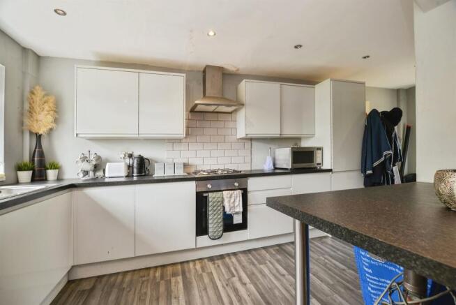 3 bed Semi-Detached for sale Image 5