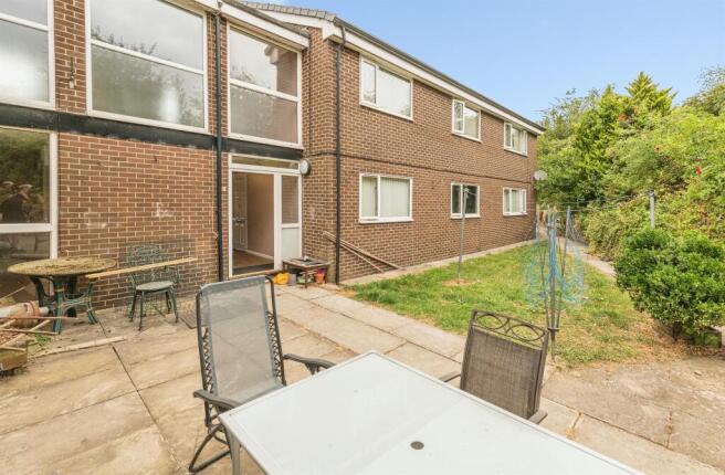 3 bed Ground Flat for sale Image 12