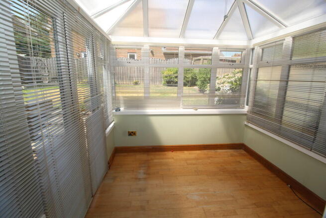 4 bed Detached for sale Image 9