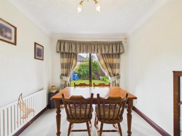 5 bed Detached for sale Image 7