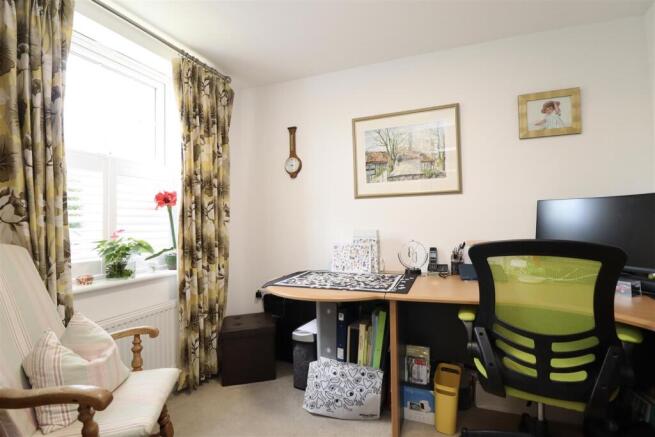 4 bed Detached for sale Image 9