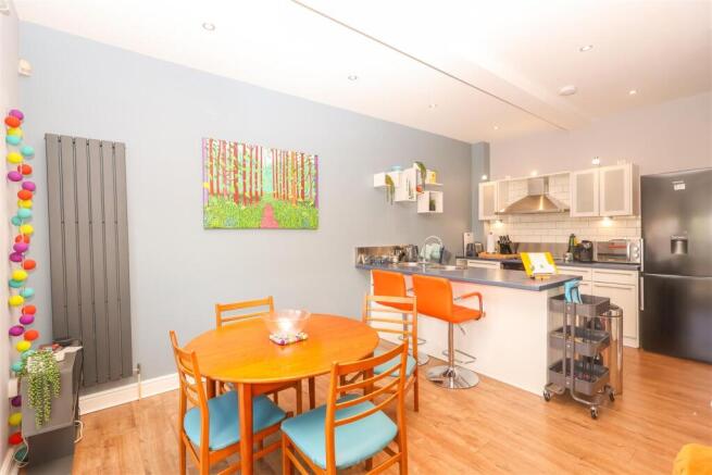 2 bed Apartment for sale Image 6