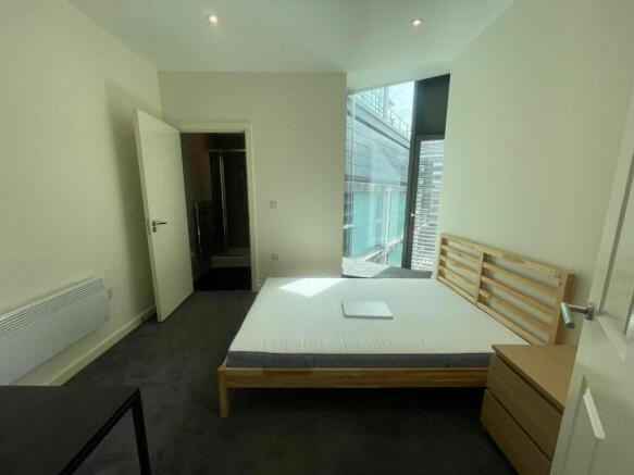 2 bed Apartment to rent Image 10