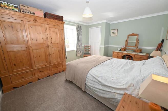 3 bed Semi-Detached for sale Image 8