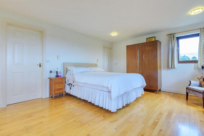Master Bedroom Su...