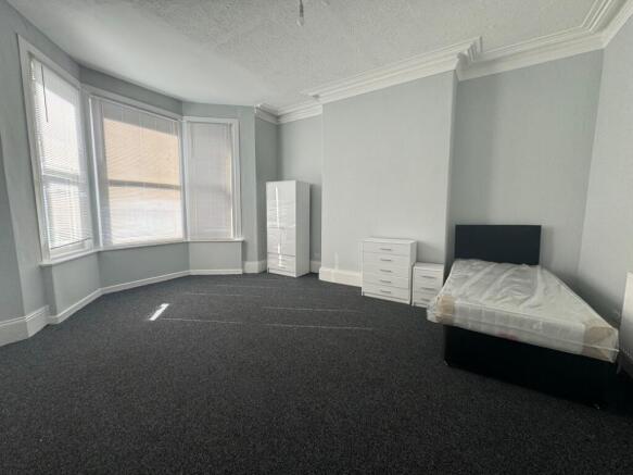 7 bed House Share to rent Image 4