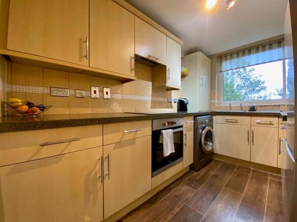 2 bed Apartment for sale Image 6