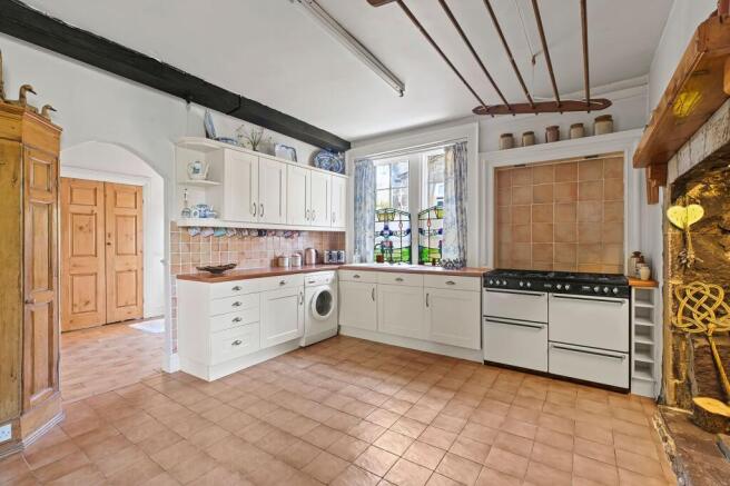 4 bed Semi-Detached for sale Image 5