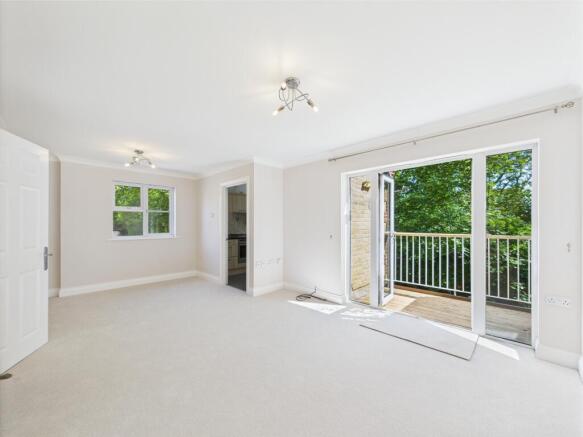 CAM01354G0-PR0510-STILL003