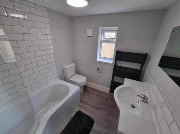 4 bed House Share to rent Image 7