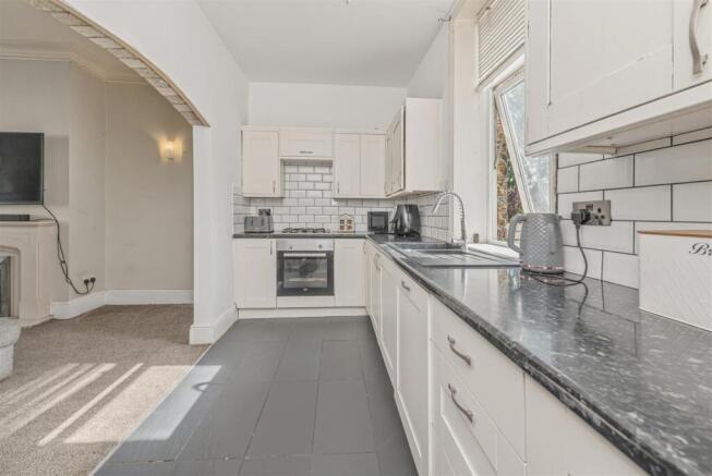 2 bed Terraced for sale Image 7