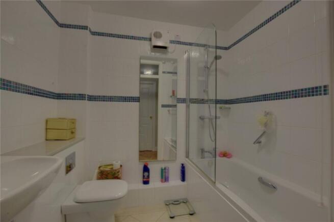 2 bed Flat for sale Image 5