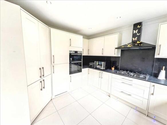 Sapphire Drive, Kirkby In Ashfield photo 5