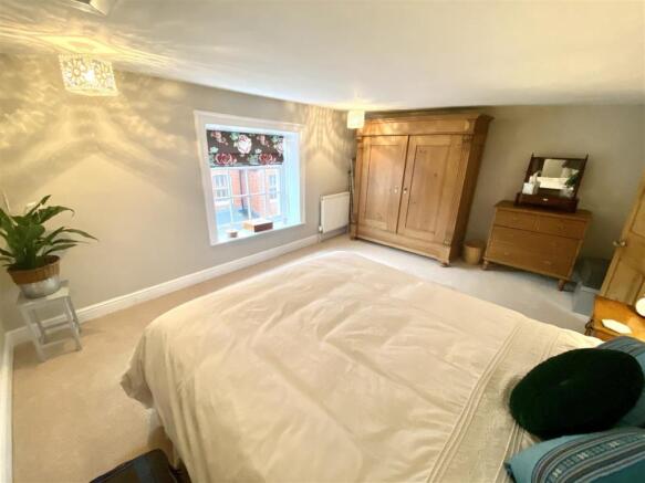 BEDROOM 2