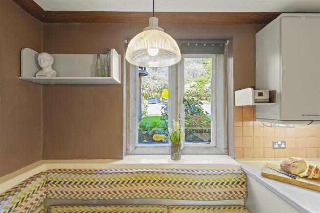 5 bed Detached for sale Image 10