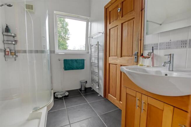 4 bed Detached for sale Image 10