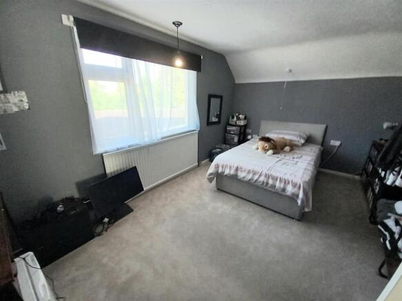 2 Moreton Park Bedroom 2.jpg