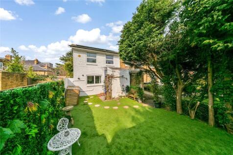 Gaston Bell Close, Richmond, Surrey, TW9