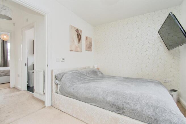 2 bed Semi-Detached for sale Image 11