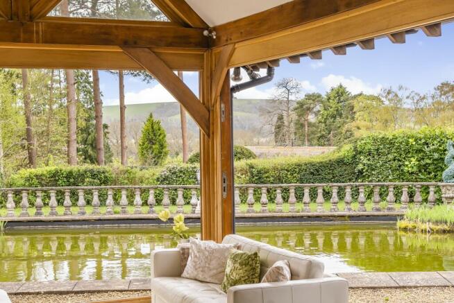 Breakfast / garden room