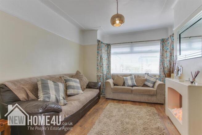 LOUNGE: