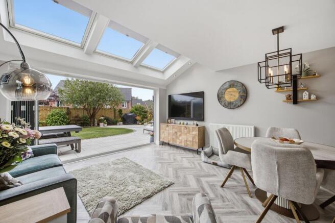 Broadmeadow Drive, Gee Cross. photo 4