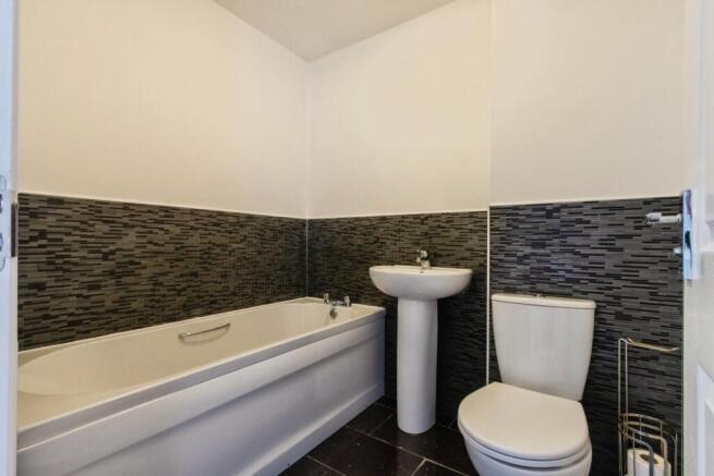 3 bed Semi-Detached for sale Image 10