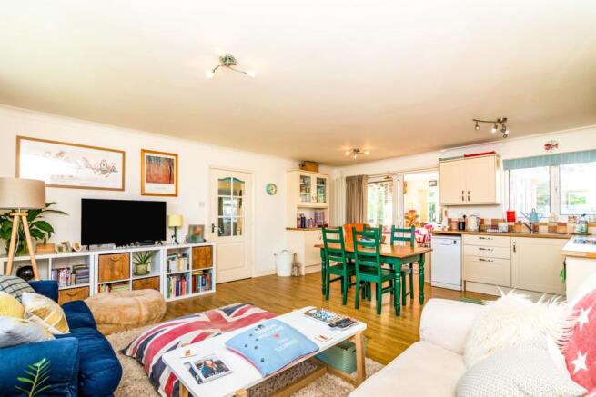 Lounge/Dining Room