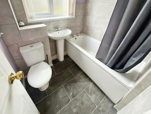 371c189d-bathroom.jpg