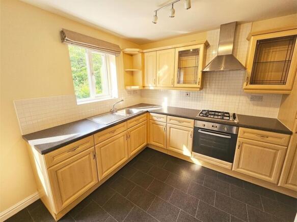 3 bed Town House to rent Image 4