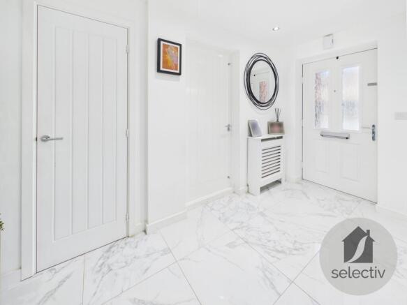 5 bed Detached for sale Image 10