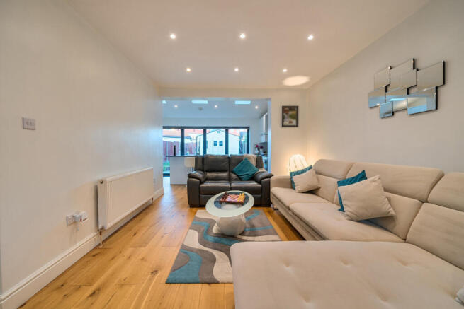 1419079-4-699deb9...