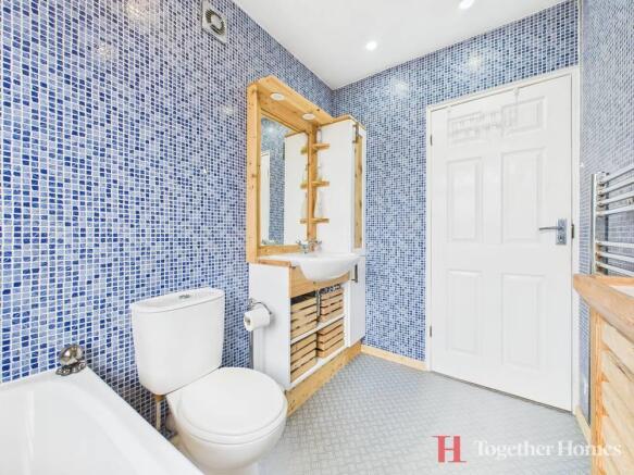 FAMILY BATHROOM