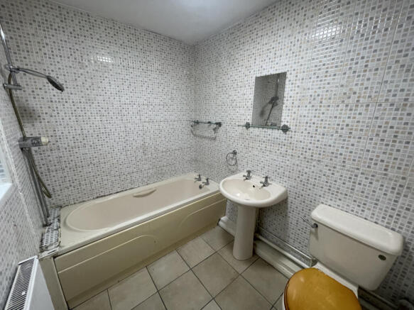 2 bed Terraced to rent Image 7