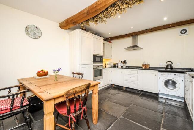 Apacious kitchen with space for a dining table