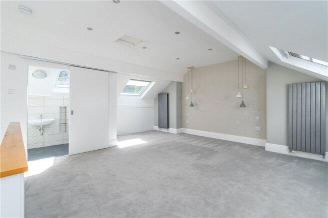 4 bed Terraced to rent Image 8