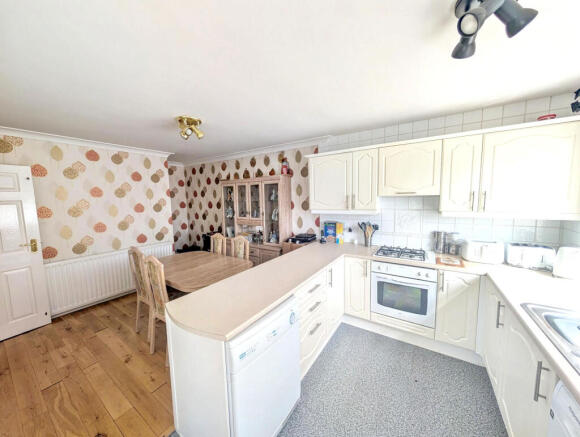 3 bed Semi-Detached for sale Image 5