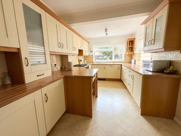 3 bed Detached Bungalow for sale Image 9