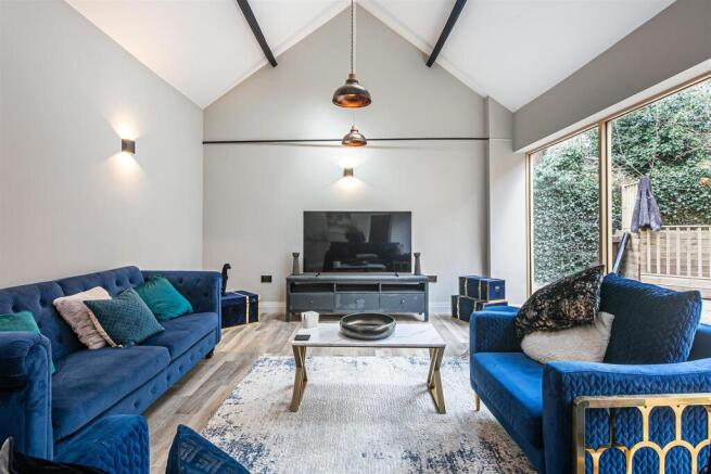 4 bed Detached for sale Image 7