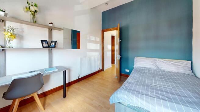 5 bed House to rent Image 4