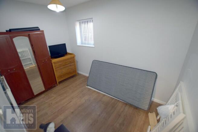 3 bed Flat to rent Image 8