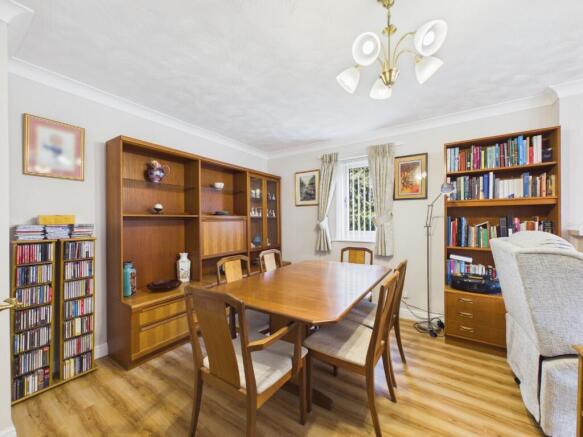 2 bed Ground Flat for sale Image 7