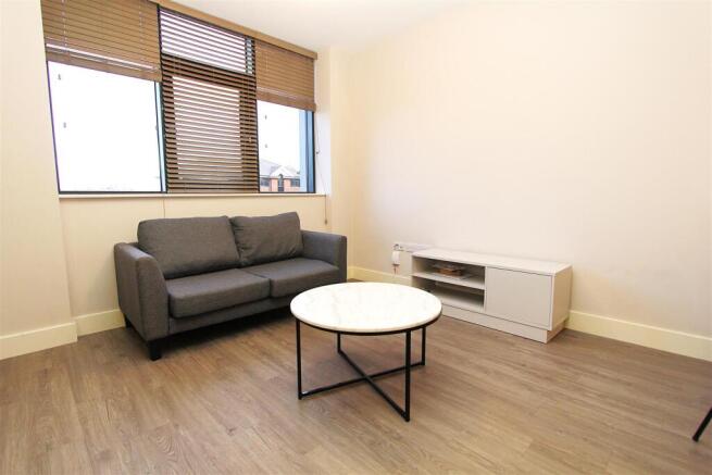 1 bed Flat to rent Image 6