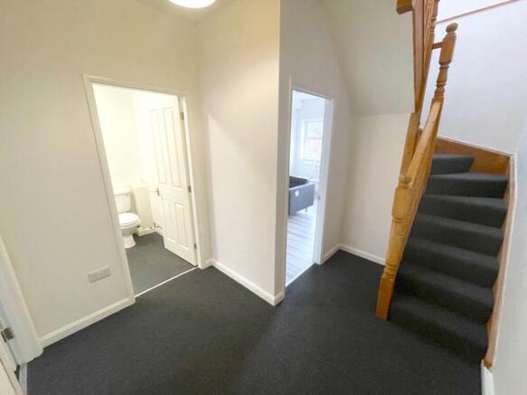 3 bed Apartment to rent Image 10