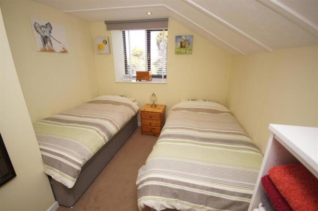 Bedroom 2.JPG