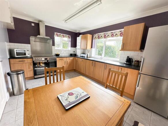 KITCHEN/DINER