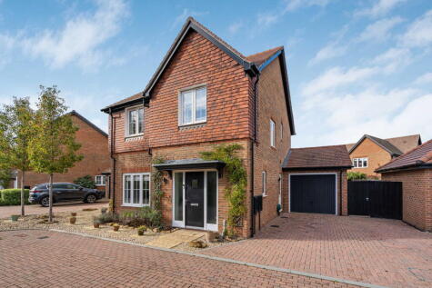Sweeters Field Road, Alfold GU6 8UD