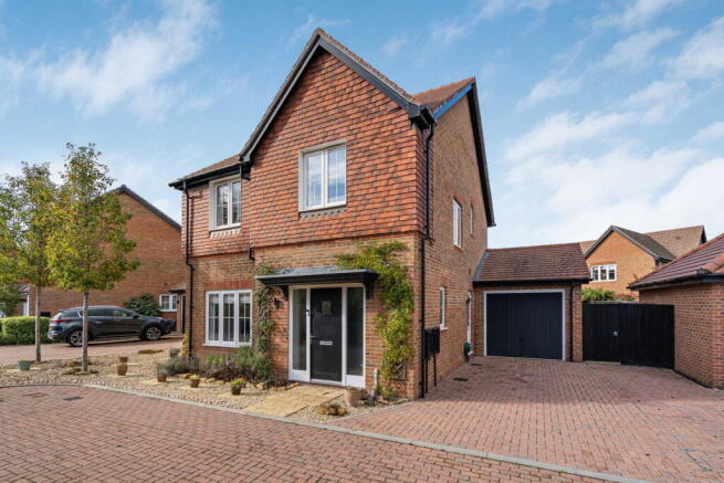 4-bed detached on Sweeters Field Road, Alfold GU6 8UD, £630,000