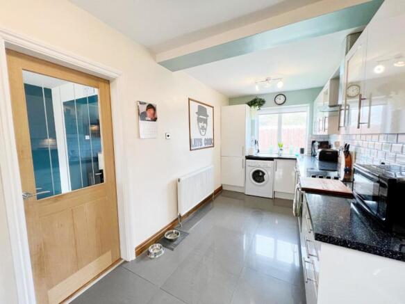 Kitchen pic 2.jpg